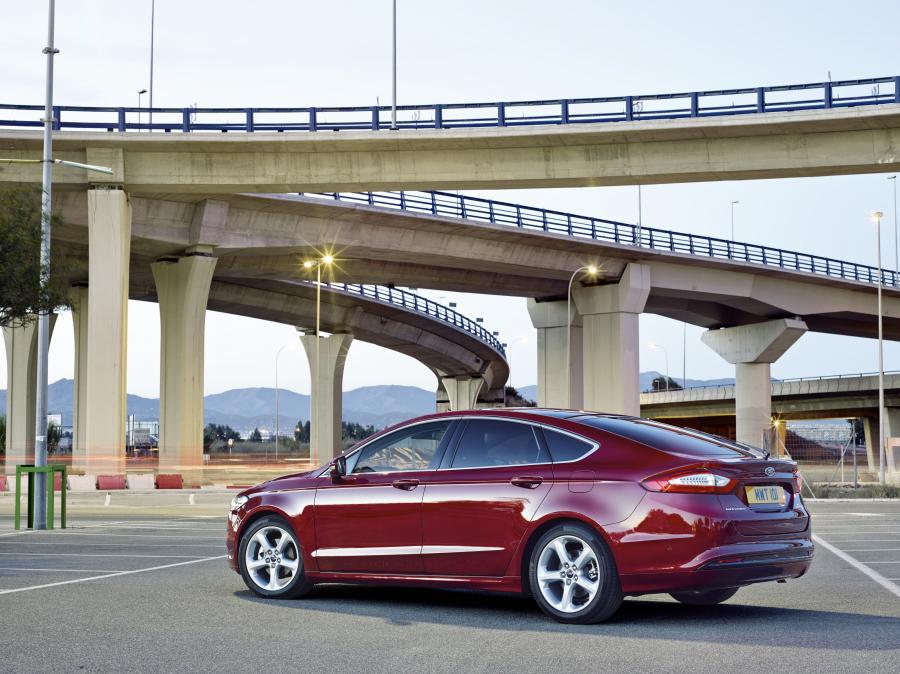  Ford Mondeo Hatchback 2014 года  (UK) (фото 28 из 33)
